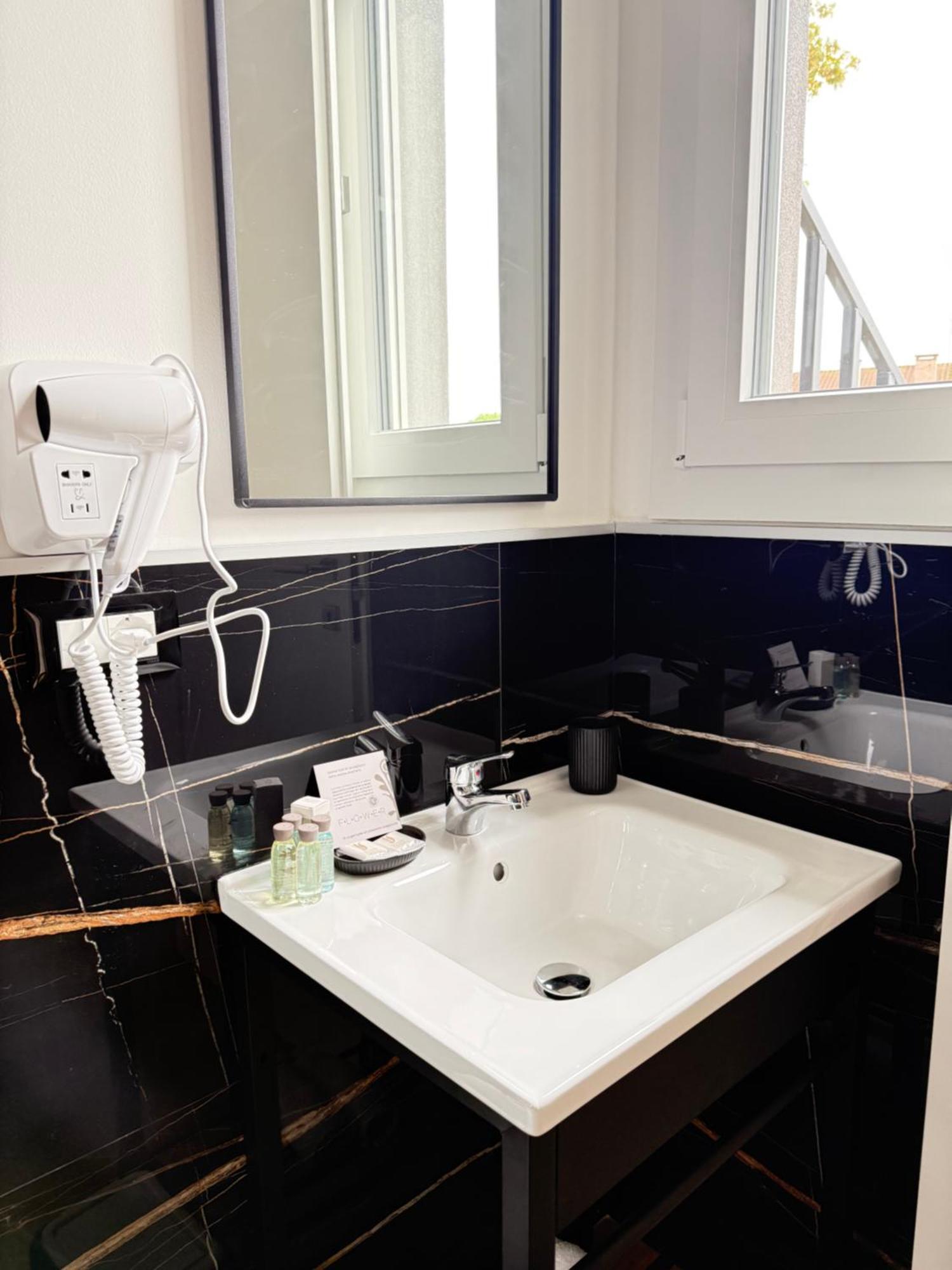 Infinity House - Eleganza Moderna Tra Treviso E Venezia Hotel Casièr Buitenkant foto