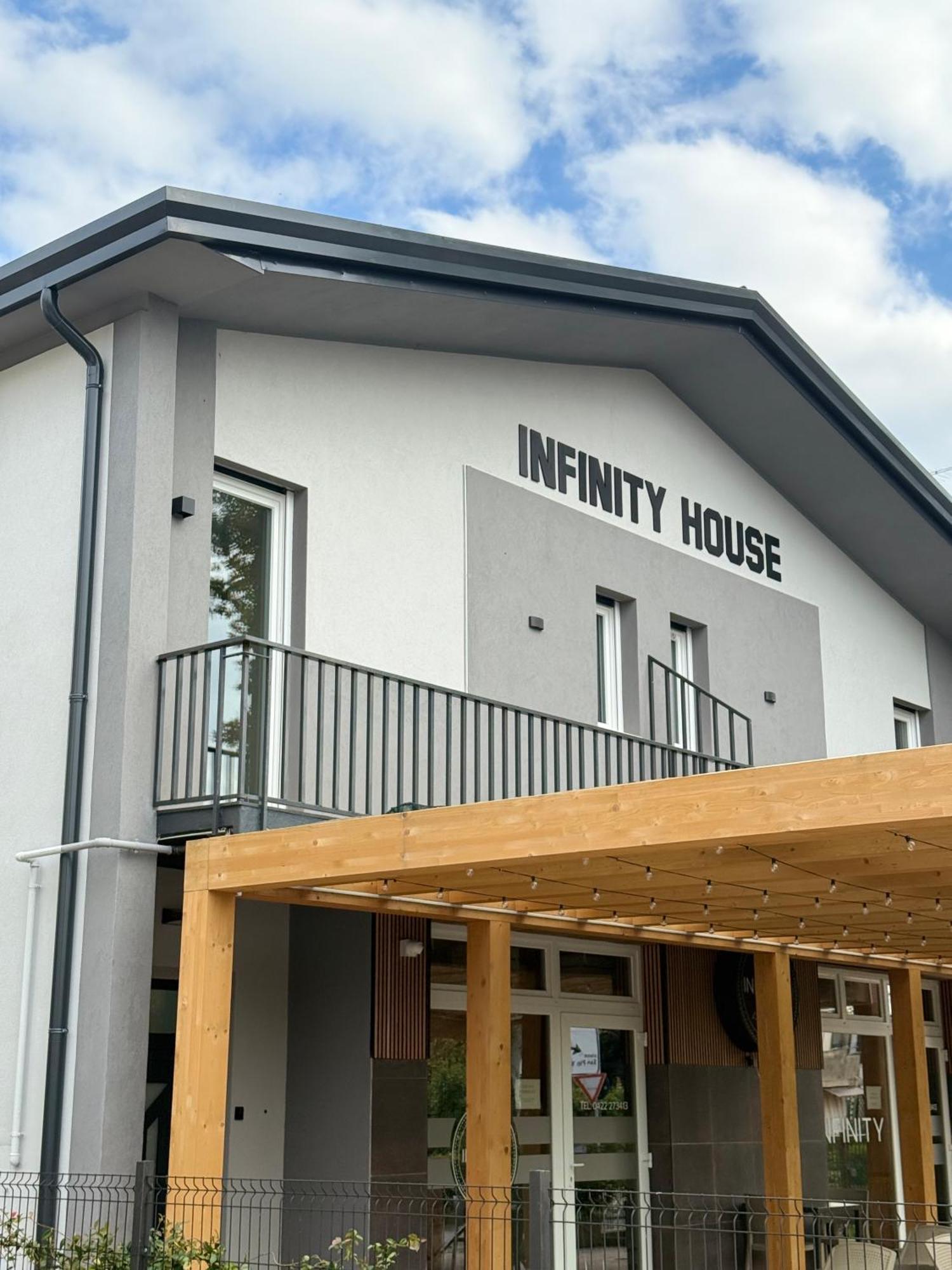 Infinity House - Eleganza Moderna Tra Treviso E Venezia Hotel Casièr Buitenkant foto