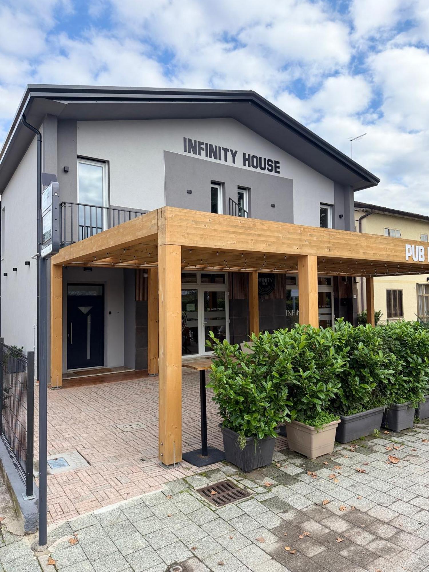 Infinity House - Eleganza Moderna Tra Treviso E Venezia Hotel Casièr Buitenkant foto